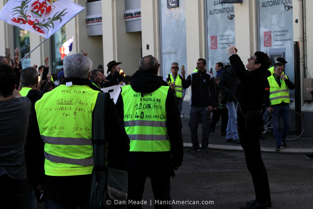 Two gilets jaunes protesters.