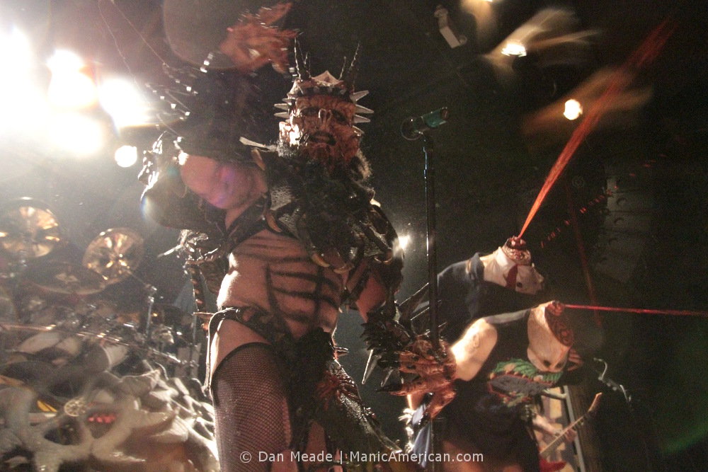 Oderus with two decapitated charecters.
